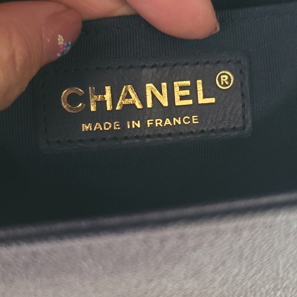 Chanel Old Medium Boy - Picture 11 of 14